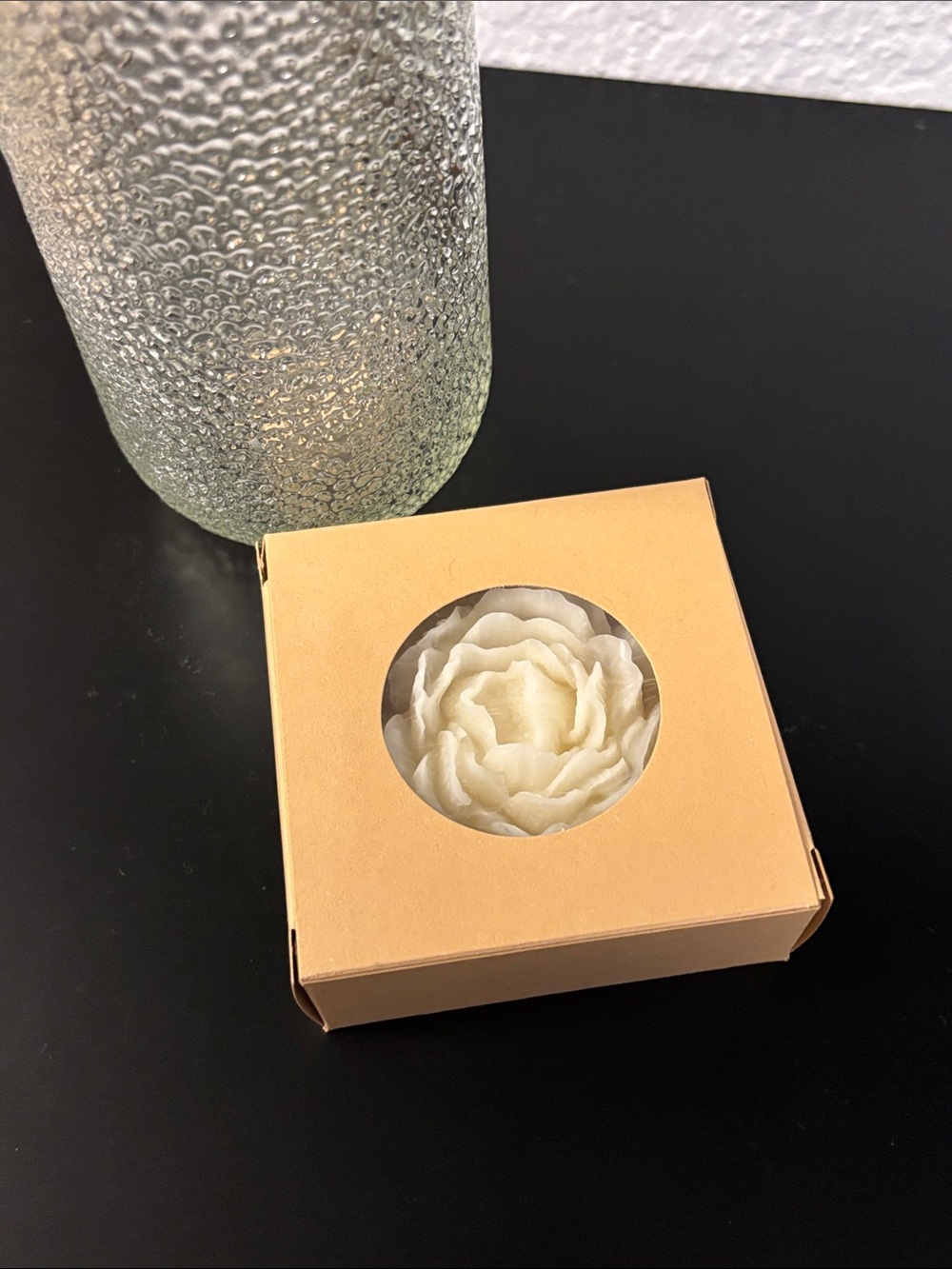 Large White Peony Wax Melt in Papaya Smoothie Scent - Picture 2 of 3